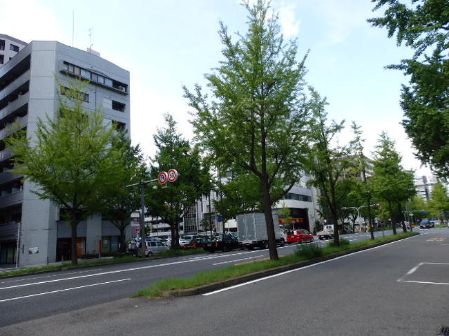 西大橋駅（にしおおはしえき）は大阪市西区の大阪市営地下鉄長堀鶴見緑地線の駅でなにわ筋と長堀通の交点にある。なにわ筋になにわ筋線を建設する計画があるが開通すれば接続駅となるとのこと。駅名はかつてこの地にあった長堀川にかかる橋であった「西大橋」に由来するもので西大橋駅（にしおおはしえき）のデザインテーマは、「街のいぶき」とのこと。<br />心斎橋駅（しんさいばしえき）は大阪府大阪市中央区心斎橋筋の大阪市営地下鉄の駅で長堀鶴見緑地線の心斎橋駅（しんさいばしえき）のデザインテーマは「夕日と心斎橋」とのこと。御堂筋線との乗り換え通路には長堀川に架かっていた往時の心斎橋をモチーフとした装飾があり当時をしのばさせている。<br />動物園前駅（どうぶつえんまええき）は大阪市西成区にある大阪市営地下鉄の駅で駅名は天王寺動物園の最寄駅であることに由来しており御堂筋線ホームの壁面には多くの動物のイラストが描かれている。 新世界の最寄駅でもあり周辺には天王寺公園、天王寺動物園、大阪市立美術館、慶沢園、新世界、通天閣、ジャンジャン横丁（南陽通商店街）、山王、てんのじ村記念碑、動物園前１，２番街（飛田本通商店街）、オーエス劇場（大衆演劇）、あいりん地区 、スパワールドなどがある。地下鉄の駅もそれぞれ工夫があり、場所に合わせた個性がある。<br />（写真は西大橋駅周辺）<br /><br /><br />