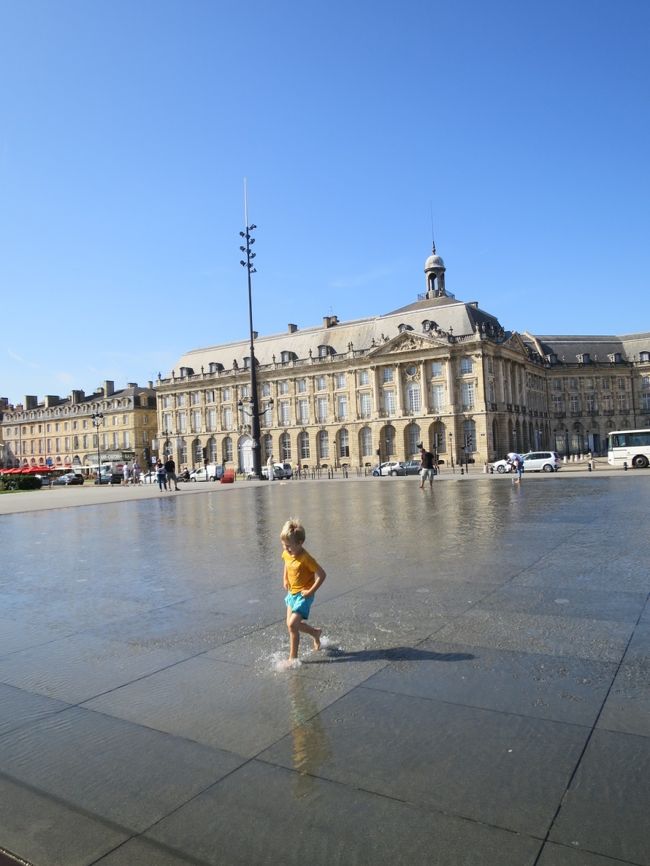 さあ、いよいよ、今回のフランス旅行、本来の目的地です。<br />噂のメドックマラソンに参加するため、パリからボルドーに移動。<br />はらはら、どきどき、グビグビの幕開けです。