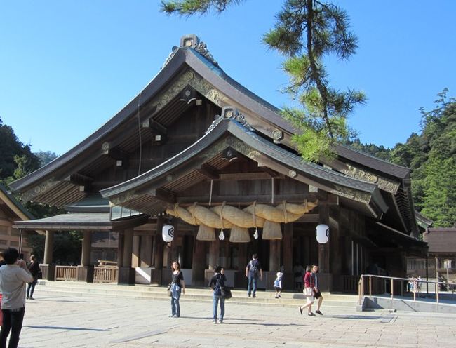 2泊3日の山陰地方ツアーに行ってきました。<br /><br />1日目　新幹線で岡山駅集合ー蒜山高原ー出雲大社参拝ー島根ワイナリーー宍道湖（車窓）ー玉造温泉<br />2日目　いずもまがたまの里伝承館ー松江市内散策ー大根島（由志園）－水木しげるロードー足立美術館ー三朝温泉<br />3日目　倉吉散策ー白兎海岸（車窓）ー鳥取砂丘・砂の美術館ー石谷家住宅ー岡山駅解散