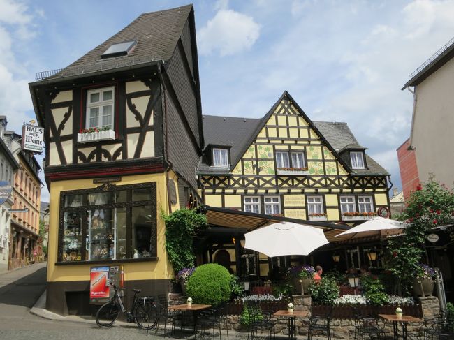 2014年5月9日（金）Rudesheim am Rhein　リューデスハイムへ♪<br /><br />お気に入りのレストランに行き、店員Nに写真し美味しいランチを☆<br />嬉しい事にＮはデザートをサービスしてくれました♪<br />こういう事があると本当に本当に幸せを感じます。<br /><br />また、Ｎに会いに来よう！！！っと！！！そしてドイツ語で会話をしたい！！！っと！！<br />そう誓った日から10月でドイツ受講をスタートして早丸2年経ちました。なかなか上達しないけれど、楽しみながら学習したいと思います、<br /><br />今回、レーマーグラスを12客購入する事が出来、手持ちで持って帰りました。