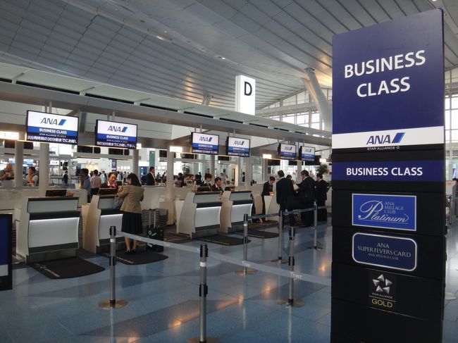 ニューヨーク（2014年3月）の旅行記がまだ続いている中、<br />スペイン（2014年9月）、イタリア＆フランス（2014年10月）、<br />ロサンゼルス（2014年11月）の旅行記も随時アップしていきます。<br /><br />拡張工事中だった羽田空港国際線旅客ターミナルでは、2014年3月30日、<br />航空会社ラウンジとカード会社ラウンジが色々と新しくなってオープンしました。<br />2014年4月にソウルに行った際に掲載した羽田空港国際線旅客ターミナル内の<br />ラウンジ巡りの旅行記以降、NEWラウンジが2014年9月30日より<br />オープンしましたので、最新の羽田国際空港の情報をアップします。<br />これでやっと羽田国際空港内のラウンジでも、楽天プレミアムカードや<br />プライオリティ・パスで入れるようになったかな？<br /><br />また、2014年9月30日に『ロイヤルパークホテル ザ 羽田』が開業しました。<br />羽田国際線旅客ターミナル3階出発ロビー内にホテルエントランスがある<br />日本発のトランジットホテルです。<br /><br />2014年9月12日に飲食店が3店舗オープンしました。<br /><br />2014年8月28日に新名所「はねだ日本橋」登場！<br /><br />同日に「おこのみ横丁」も誕生し、新たに和の銘店9店舗<br />（サービス2店舗・物販7店舗）が江戸小路に加わりました。