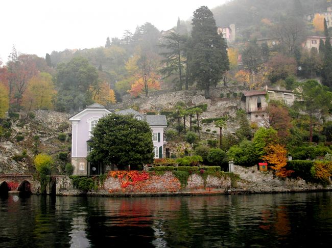 晩秋のイタリア周遊旅情・ＷＴ信の旅行三昧ここから始まる２,雨に曇るスイスとの国境に近いコモ湖