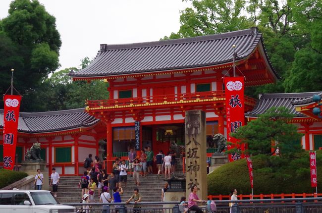 ７月の京都といえば、八坂神社の祭礼祇園祭。<br />ひと月に及ぶこの神事は、町中をあざやかに彩り、京都の人びとの心をつなぐ要としての役割を担っている。<br />そして季節は夏真っ盛り。<br />いろいろな涼を求めて、旅をした。<br /><br />