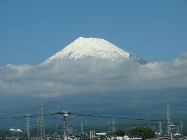 もう皆さんもニュース等で御存じかも知れませんが<br />富士山初冠雪です。