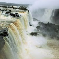 南米④  イグアスの滝　ブラジル側　雄大な滝が目の前でみえます。