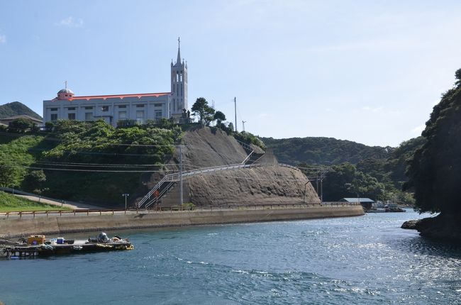 奈留島から上五島に移動し中通島と若松島をタクシーで移動観光した後、レンタカーで福江島と島山島を観光しました。<br /><br />旅行中の雨や台風は予定を全て台無しにしてしまうわけですが、今回は急遽変更したスケジュールで当初の予定より価値のある旅をすることができました。<br /><br />台風により上五島のうちの３島に行き損ねてしまい見たかった教会も見られませんでしたがこの日は奈留島、前島、末津島、中通島、若松島、福江島、島山島の７島を訪問することができました。<br /><br />台風で船が欠航になってしまい予定どおり行動できなくなってしまった為、これからの先の行程を考えているところに連鎖して、１１月に予定していたパキスタン行きの飛行機が欠航となり強制キャンセルの通知が来てダブルパンチ。。。<br /><br />