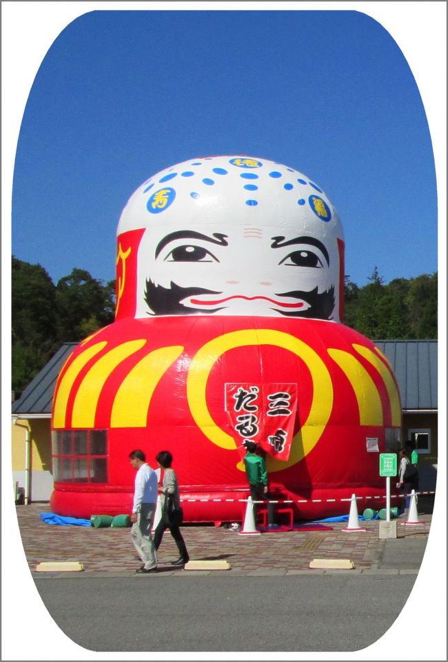 ■秋の景色を楽しみながら帰途につく♪ コンデジ持ってウロウロ〜<br /><br />▼世羅ワイナリー/広島県世羅郡世羅町黒渕<br /> 世羅ワイナリーは、標高400m〜500mに位置する「世羅台地」の中心にあります。果樹栽培(特に梨には歴史があり有名)が盛んに行われており、果樹の栽培に適した気候と言われています。<br /><br />▼夢高原市場/広島県世羅郡世羅町黒渕<br /> 夢高原市場は、6次産業ネットワークのアンテナショップとして、町の情報発信や会員の採れたて新鮮・安全・安心の食材・加工品を一堂に集めています。<br /><br />▼世羅ワイナリーのミニSL<br /> 黒煙を吹き上げて走る機関車がせらワイナリーに登場!アメリカの大地を疾走したボールドウィンモーガルは、大人が20人以上乗車してもしっかり牽引する力強い機関車です。1周300メートルの7.5インチゲージレールの上を走ります。<br /> 乗車料金 大人:500円 小人:300円 <br /><br />【手記】<br /> 秋の景色を楽しみながら帰途につく♪<br /> 上下町‘白壁まつり’編 http://4travel.jp/travelogue/10943582 のつづきで、帰路途中に立ち寄った世羅ワイナリー記です。アップ順がちょっと前後しています。今が旬の旅行記を優先してアップしていたら後まわしになってしまいました。
