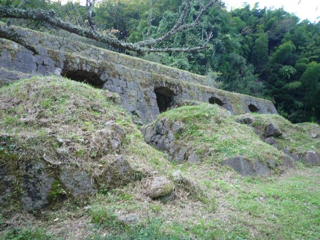 島根県の石見銀山へ（２００７年７月にユネスコの世界遺産に登録された）。　<br />高速道路の尾道松江線が開通していると思ったら　世羅ICで終わっていて　吉舎ICまでは１８４号線を北上。<br />吉舎ICから出雲ICまでは高速道路。<br />高速道路が一部無料なので安く行けた（開通は来年の３月末との事）<br /><br />銀山では　世界遺産センターに駐車して、遊歩道を登り、仙ノ山展望台から銀山集落跡経由で　佐毘売山神社へと下り、　龍源寺間歩, 福神山間歩、清水寺、清水谷製錬所跡などを見学し展望台経由で世界遺産センターに戻った。<br />石見銀山の後は　物部神社に立ち寄り１日目は終了。<br /><br />２日目は鬼の舌震、立久恵峡に立ち寄り松江に泊まり、翌日は松江城近辺を散策後　香川に戻った。<br /><br />