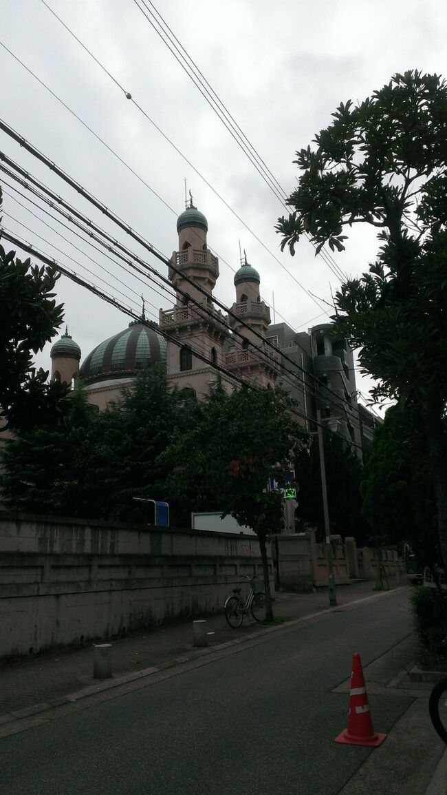 他の用事で訪れた際、帰りの新幹線まで少し時間があったので、元町駅から新神戸駅まで歩いて異人館街を見てきました。<br />特に目的があったわけではないので、建物は網羅されていません。<br /><br />表紙は通りかかった神戸ムスリムモスク。
