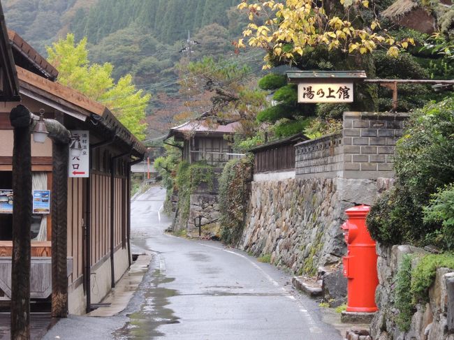 いつか行こうと思っていた島根<br />JALのマイレージ期限も切迫し<br /><br />そうだ島根行こう!!<br /><br />いくつかの湯は知っていたものの全くの未開の県だ<br />いつになく事前調査したりしての万全の計画を立てながら、今回も大崩になったツアー(笑)<br />2日間で300km走り10湯しか、いや〜広い、手強いよ島根の秘湯、隠れ湯ツアースタート!!<br /><br />訪問湯<br />1.出雲湯村温泉<br />2.頓原ラムネ温泉<br />3.千原温泉<br />4.三瓶温泉<br />5.小浜温泉<br />6.温泉津温泉<br />7.有福温泉<br />8.美又温泉<br />9.湯抱温泉<br />10.池田ラジウム温泉<br />11.小屋原温泉(未湯だけど)<br /><br /><br /><br /><br /><br /><br /><br />