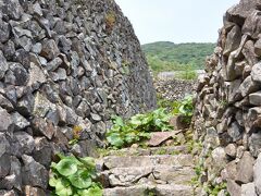 石垣の里と静かな海。平和そのものに見えましたが・・・《愛媛県・外泊集落》