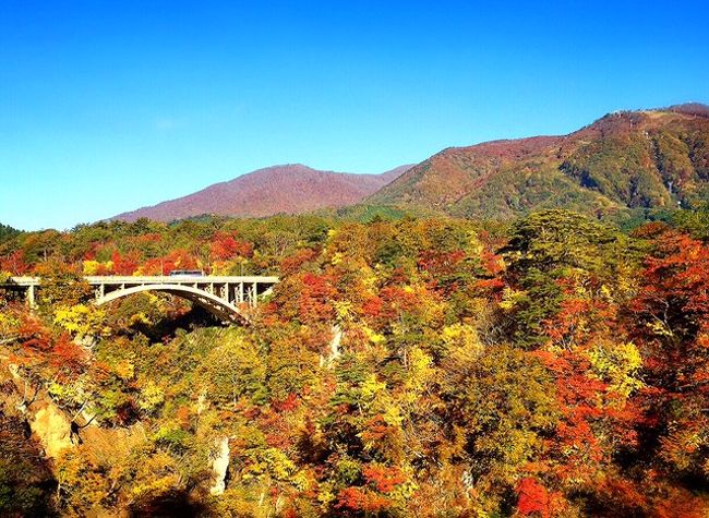 初めての鳴子峡夜中2時に千葉を出発して8:00に鳴子峡到着。日本晴の好天気に恵まれ素晴らしい紅葉の鳴子峡をスマホで撮影出来ました。