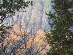 宮城の紅葉　その４　～　二口峡谷で錦秋の滝と大絶壁に感動する　～