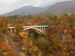 紅葉の鳴子峡見物と日本こけし館見学