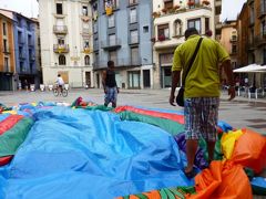 カタルーニャ独立を願う旗、アラゴンのレストラン、監視する側される側
