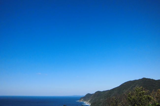 どうですか？青い空と青い海の景色は(^_-)-☆<br />駐車場から２００ｍのおさんぽです。<br />表紙の写真には、うっすらと真ん中に角島が見えてます?