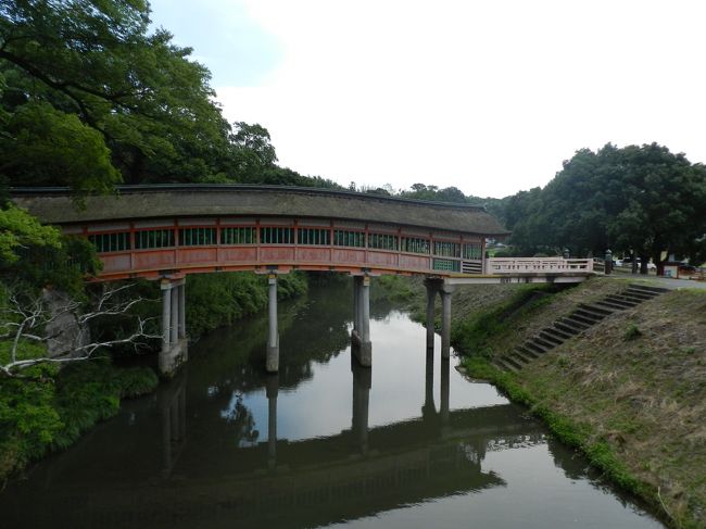 日本の滝百選「東椎屋の滝」から宇佐市街地へと向かいました。<br />今回の旅行の最後の観光スポットは『宇佐神宮』です！<br />何度となく宇佐市に来たことがあるJOECOOL夫婦ですが、宇佐市のシンボルとも云える『宇佐神宮』に初めて訪れることができて良かったです。<br />一度見たかった「呉橋＝表紙写真」や“二礼・四拍手・一礼”という変わったお参り方法等々...楽しかったです♪