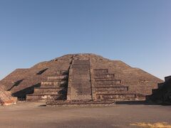 一人旅…メキシコシティのソカロ散策、早朝のティオティワカンを独り占め