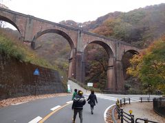 日本三大奇勝のひとつ妙義山と煉瓦造りのアーチ橋の紅葉を楽しんで来ました。