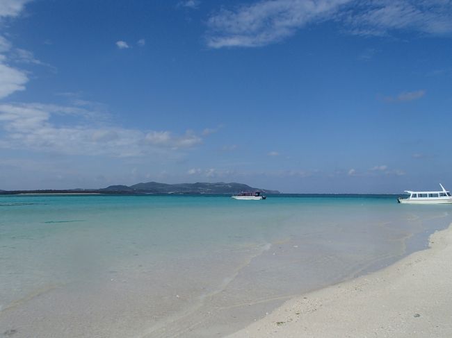 久米島から行ける「はての浜」が素晴らしいと聞き、<br />季節外れではありますが、はての浜に上陸して参りました！<br /><br />久米島は宮古島や八重山諸島とはまた違ったのんびりした感じが良かったです。<br />観光は全くせずにはての浜だけを訪れた非常にのんびり・ゆっくりとした旅になりました。<br /><br />宮古島の海も綺麗でしたが久米島も大変綺麗で素晴らしく、<br />はての浜、何もないところですが、一面の綺麗な海に癒されて帰ってきました。<br /><br /><br />旅の目的は「はての浜」へ行く事と<br />「久米島焼きそば」を食べる事です。<br /><br />宿泊先は「久米島イーフビーチホテル」です。<br /><br />沖縄・離島、何処も素晴らしいですね♪<br />よく皆様の旅行記で見かける「沖縄病」<br />もしかして私もじわじわと進行しているのでは？<br />なんて思います。<br />綺麗な海に美味しいご飯に美味しいお酒。<br />もう何もいりませんね(*^_^*)