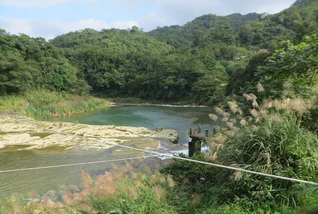 2014秋、台湾旅行記10(16/20)：11月20日(8)：九分、十分で天灯揚げ、十分瀑布公園、基隆河、成安宮