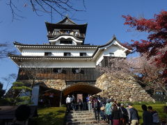 犬山城で桜と紅葉