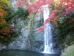 箕面の滝で紅葉狩り