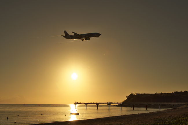ボクの沖縄・・・自由気ままな一人旅（1/5）　瀬長島で絶景夕日と着陸してくる飛行機を眺める