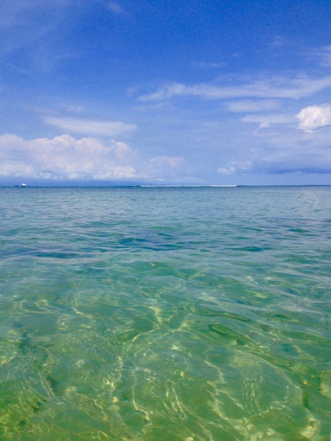 ホテルで１日まったりday<br />海で寝転び ブールで寝転び<br />青い空 青い海<br />あ〜幸せって これだわね