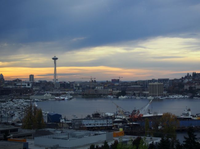 バンクーバーにワーキングホリデー中です。<br />1週間暇なときがあったので思い立ってバスで行けるシアトルへ。<br />出発2日前に急に思いついていろいろと手配や観光地調べたので<br />とりあえずベーシックなところを押さえつつ<br />ボーイング工場にも自力で（ツアー使わずに）路線バスで行ってみました。<br />