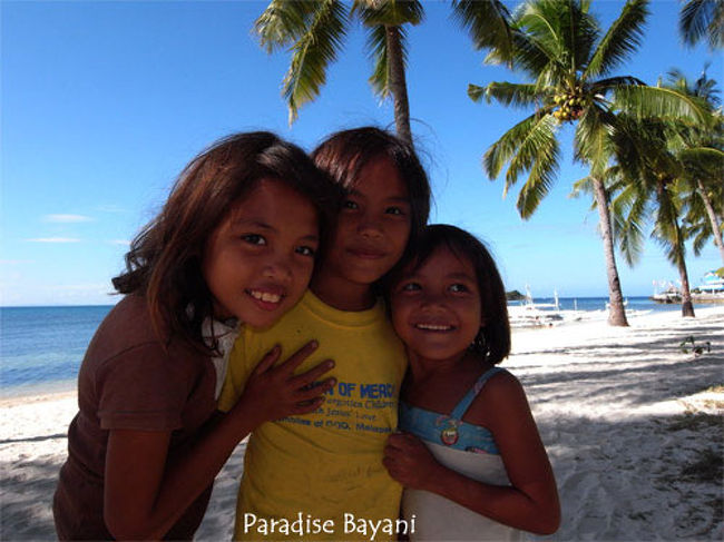  セブ島北部に浮かぶ　ちいさな　マラパスクア島へ<br /><br />５年ぶりに友人を訪ねて....（2012年）<br /><br /><br /> ちいさな・ちいさな島なので　報道はされていないけど<br /><br />2013年11月の台風で　壊滅的被害。。。。。　<br /><br /><br />　　photo : Jhon&#39;s daughters