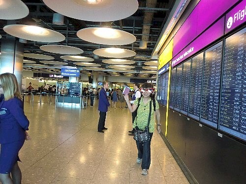 ★7/11 スイスの旅の後、友はロンドン経由で帰国、私は一人でロンドンで降機(4泊)<br />7/12 ロンドン市内観光&ミュージカル「レ・ミゼラブル」<br />7/13 ノッティングヒル&ミュージカル「オペラ座の怪人」<br />7/14 バスツアー(ウィンザー城・バース・ストーンヘンジ)<br />7/15 アウトレット、帰国の旅へ<br />7/16 日本着