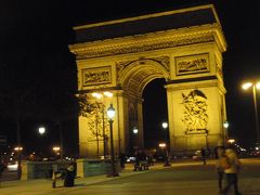 パリ散策は、ライトアップを見ながら冬の夜景を楽しみましょう