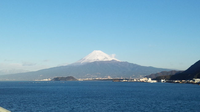 師走のメチャクチャ忙しい中ムリヤリ有給をとって4年ぶりに淡島ホテルに来ました。<br /><br />部屋から富士山がとっても綺麗に見えます！<br />これぞ淡島ホテルの醍醐味です。<br /><br />後で露天風呂に行ってこよっと(≧▽≦)