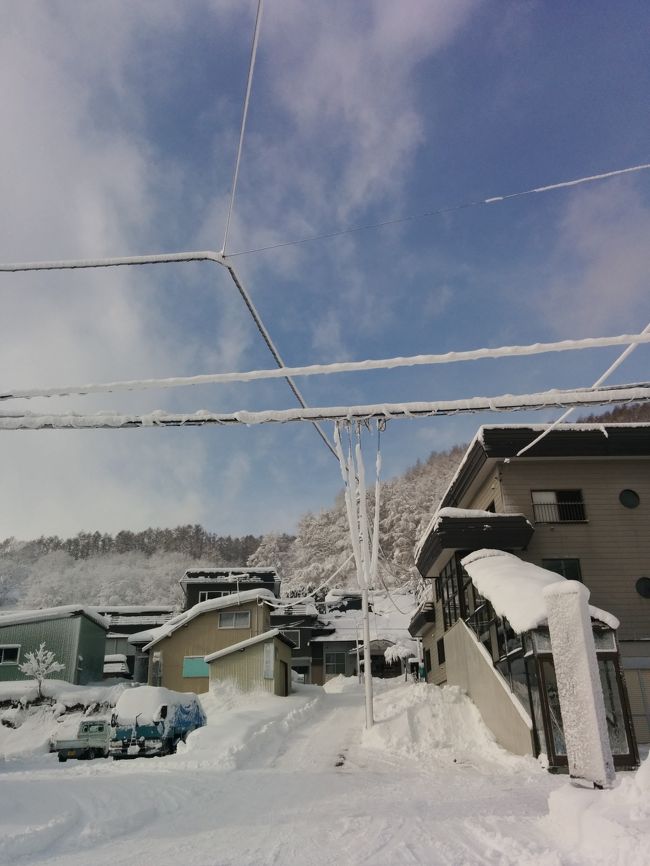 祖父母の葬式に行けなかったので、<br />一念発起して夕張に一日だけ帰ってきました。<br /><br />お墓は雪に埋もれてお参りできず、<br />家も、見慣れた風景ももうないんだということが<br />いままだ信じられません。<br /><br />ひとまず、旅の記録として。