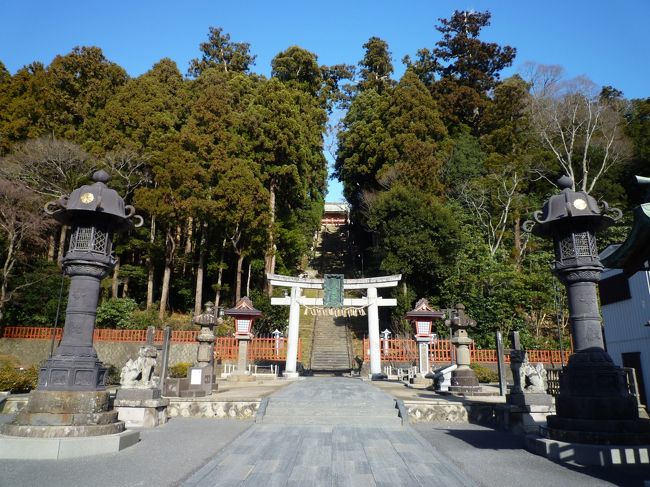 仙台市内で光のページェントを堪能した翌日は、まだ行ったことのない塩釜神社へ行ってみました。あまりゆっくりする時間はありませんでしたが、晴天のもと前から見たかった塩釜神社と旧亀井邸など見学でき、なかなか充実した街歩きができました。商店街など散策する時間もあればもっとよかったですが、とりあえず自分の記憶用に残しておきます。