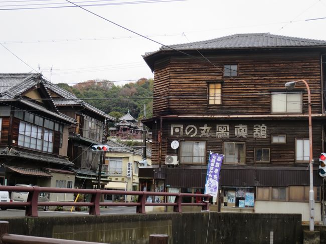 しばらく土日出勤が続き、やっと一息つけそうな週末は結婚記念日ウィークじゃないか！ということで、10日前にふと思い立ち、成田発のLCCで広島に行ってきました。<br />尾道からしまなみ海道をドライブした1泊2日の弾丸ツアー。<br />瀬戸内海の「多島美」を堪能しました♪<br /><br />＜第1日＞<br />7:12　佐倉駅発　快速エアポート成田<br />7:38　成田空港第2ビル駅着　<br />8:45　春秋航空IJ621便<br />10:30　広島空港着　レンタカーで竹原へ<br />11:30　道の駅たけはらのレストランル・バンブーでマッサンランチ<br />重伝建竹原の町並み散策　レトロで素敵な町並みでした。