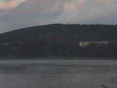 紅葉の富士を求め?（山中湖平野・富士吉田市歴史民俗博物館）