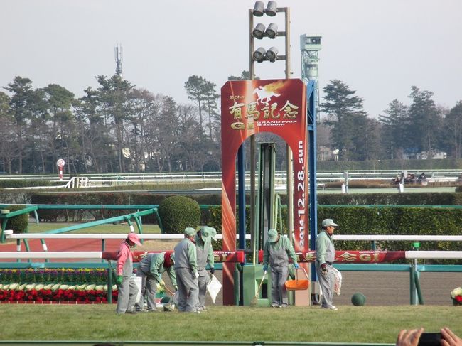 Ｇ１レースを勝った馬が１０頭も出走した<br />豪華ドリームレース・ 第５９回 有馬記念<br /><br />大観衆に揉まれ 右往左往しながら<br />ナマ観戦してきました