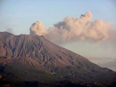 大地の息吹を感じつつ、日本史の哀しいひとコマを確かめに−−−（桜島、知覧）