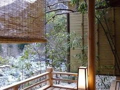 ギネス認定　世界一歴史の古い温泉宿「慶雲館」と雪景色の「明神館」