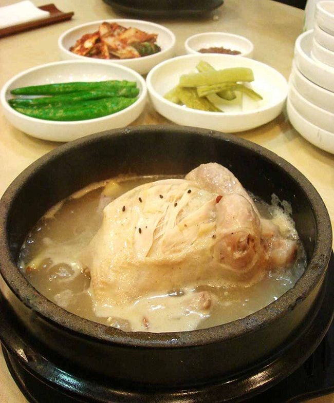 辛い物が苦手で、ニンニクが苦手だ。だから韓国に出張し、会食などをしても悲しい状況になる。<br />が、ある時、我々を招待してくれたソウルの企業研究者は、実に細やかな配慮で、レストランを選んでくれた。韓国料理で、でも、辛くない。何回か分の韓国旅行をまとめて、食べやすい韓国料理をリストしてみようと思う。<br /><br />１軒目：大麗嶋 (ソウル)<br />２軒目：漢方参鶏湯（ソウル）<br />３軒目：イビスアンバサダーホテル（ソウル）<br />４軒目：ラマダプラザホテル(済州島)<br /><br />旅程は仕事の出張で参考にならないと思うので略します。<br />また、観光地はおまけ程度ですが、位置情報を入れるついでに、少し書き足しました＠2015年
