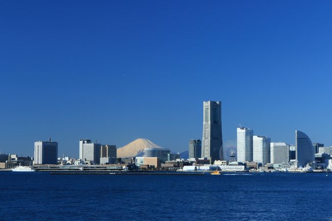 横浜といえば海！海といえばクルージング！<br />山下公園よりマリーンシャトルに乗り、60分間の小さな航海に出ました。