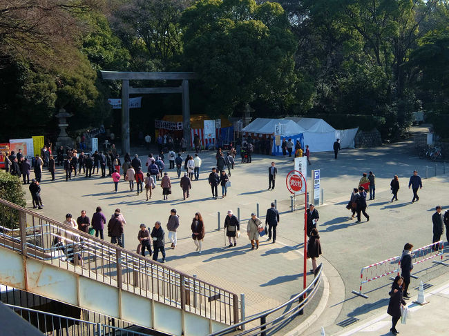 遷宮で大混雑と評判のお伊勢参りも2年過ぎれば <br /><br />幾分なりとも空いてきているだろうと <br /><br />今回は楽を決め込んでツアーを申し込みました。<br /><br />夫婦とも年齢を重ねすぎ、<br /><br />熱田神宮<br />https://www.atsutajingu.or.jp/