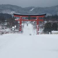 お正月　鶴岡の旅　その１　湯田川温泉に泊まり、荘内神社･羽黒山に初詣