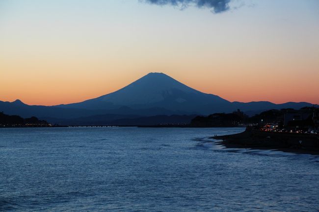 格安に旅行できるということで気にはなっていたが、普通列車を何本も乗り継いで東北・北海道へ旅行する気は全く無く、利用する機会の無かったJRの北海道＆東日本パス。7日間の有効期限で\10,290ということは、1日\1,470分乗れば元が取れるのだ。それじゃあ、関東近郊の日帰り旅行に使えるなと初めて購入。1月1日～7日電車旅行三昧してきました。<br /><br />2015年1月3日<br /><br />第3日目は小田原城＆鎌倉散策へ。<br /><br />行程は：<br />千葉市内→小田原（小田原城）→鎌倉（市内散策）→千葉市内<br />この日のJR利用合計運賃は\4,120でした。　