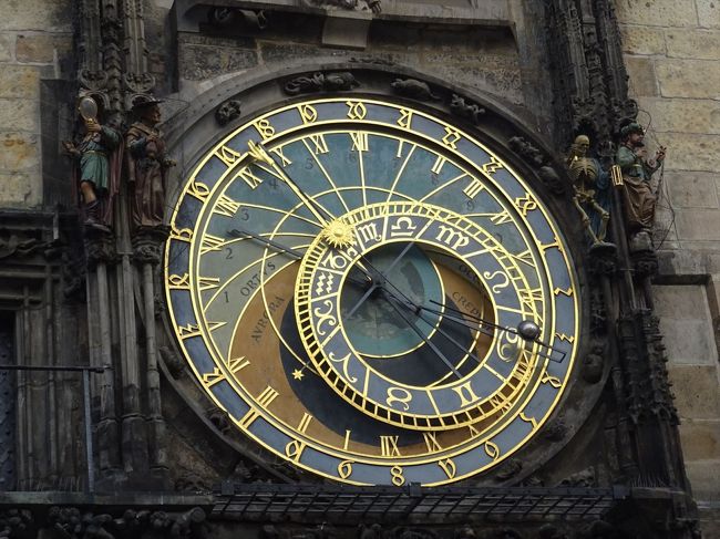 １．火薬庫から出発して王の道を歩き、カレル橋を通ってプラハ城に行こうとしたら、未遂に終わった話<br />２．天文時計をよく眺める話<br />
