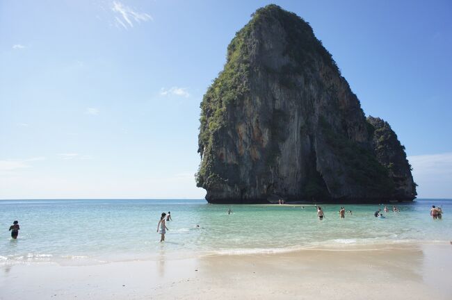 年末年始の海外旅行は、今回が初めて。<br />ライレイビーチのSand Sea Resort(サンドシーリゾート)に5泊、クラビタウンのOrange Tree House(オレンジツリーハウス)に1泊しました。<br />寒い日本を離れて、南国でのんびりした年末年始を過ごすことができて楽しかったです。<br />