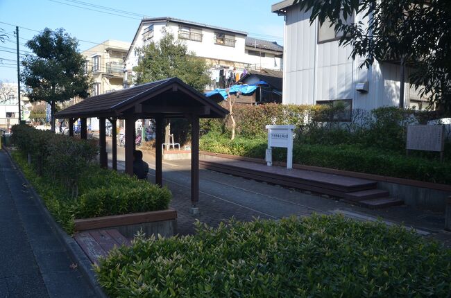 国鉄下河原線と言ってもピンときませんがかつて国分寺駅から東京競馬場へ電車が走っていました。国鉄下河原線は多摩川の砂利を運搬するために開業した鉄道で現在では一部の線路跡が下河原緑道として地元の散策路として残っています。電車が走っていた廃線跡を国分寺駅から京王線の中河原駅まで散策しました。この旅行記はただ歩いただけの単なる記録です。旅行記ランキングは意味がないと思っていますので投票はしないで下さい。投票されても見返りの訪問、投票は一切致しませんので悪しからず。