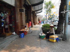 物売りの声で目覚めるサイゴンの朝
